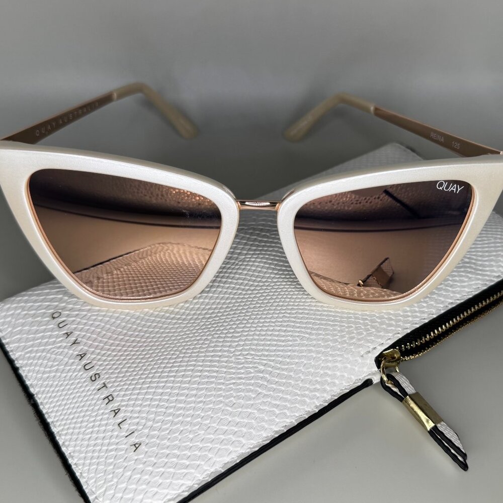 QUAY x JLo Reina sunglasses with original case, never been worn